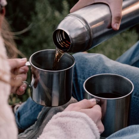 Ordnung im Camper: Die besten Boxen & Gadgets für stylisches Verstauen auf kleinem Raum